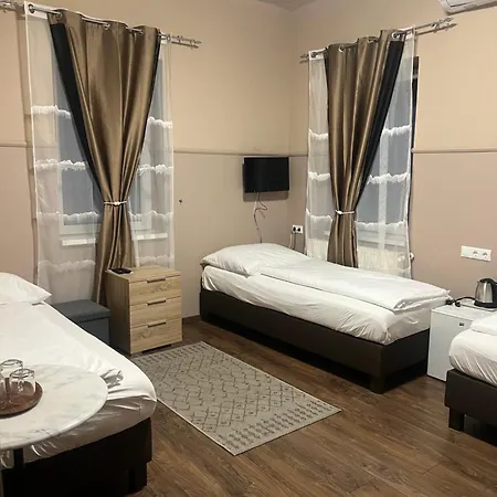 Guest house Op-art Etterem Es Panzio