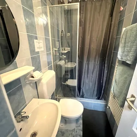 Guest house Op-art Etterem Es Panzio *