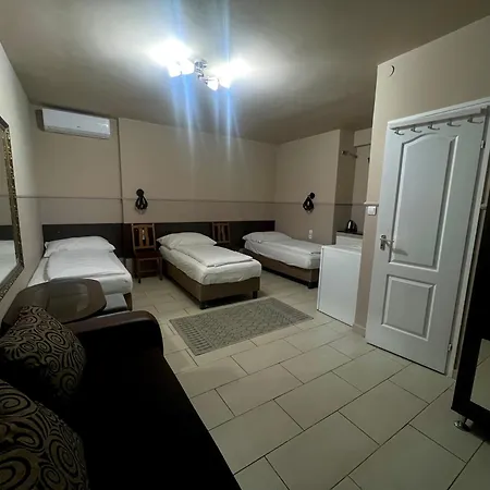 Guest house Op-art Etterem Es Panzio Monor