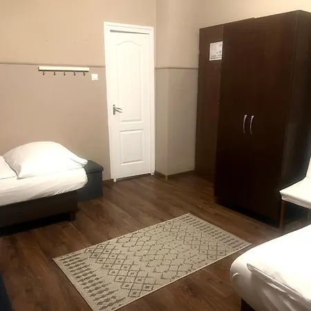 Op-art Etterem Es Panzio Guest house Monor