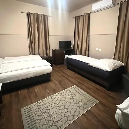 Guest house Op-art Etterem Es Panzio