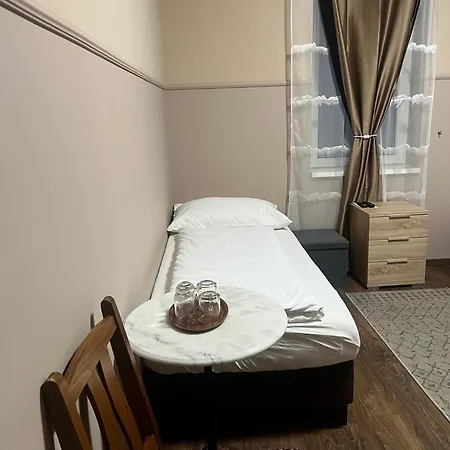 Op-art Etterem Es Panzio Pensjonat *